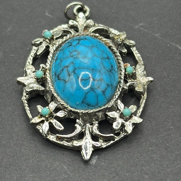 Vintage Turquoise Pendant with flower Accents - Picture 4 of 5
